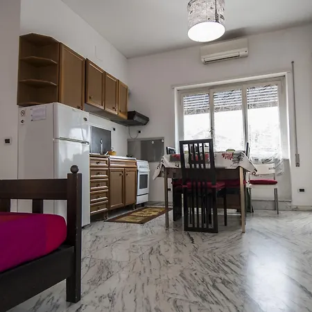 Alojamento de Acomodação e Pequeno-almoço La Voliera Roma
